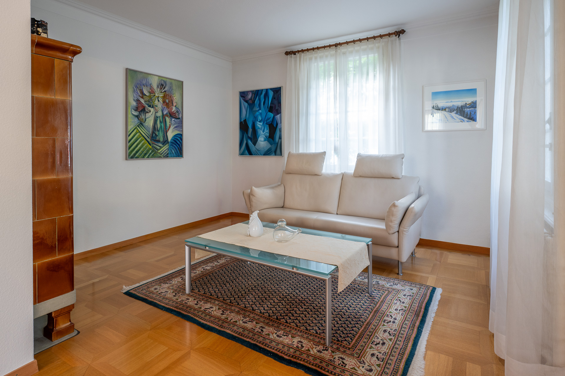 Wohnzimmer mit Kachelofen